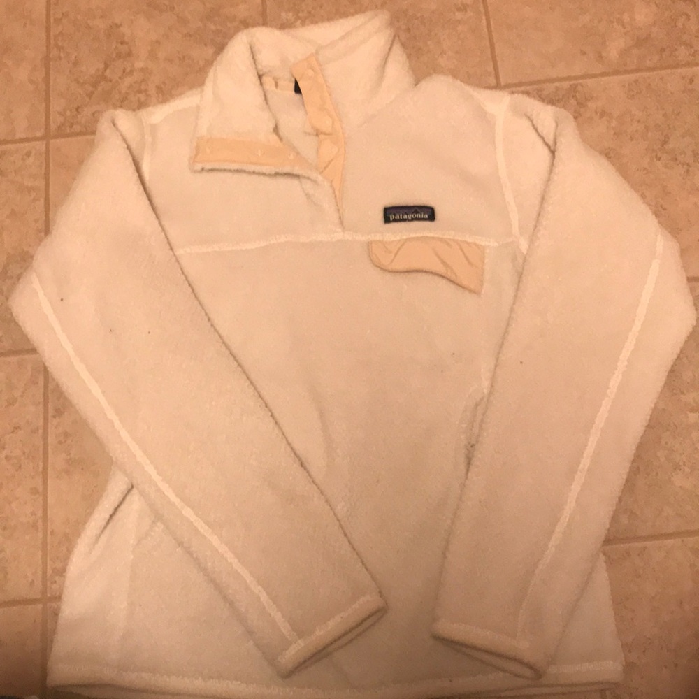 Small white fleece Patagonia jacket